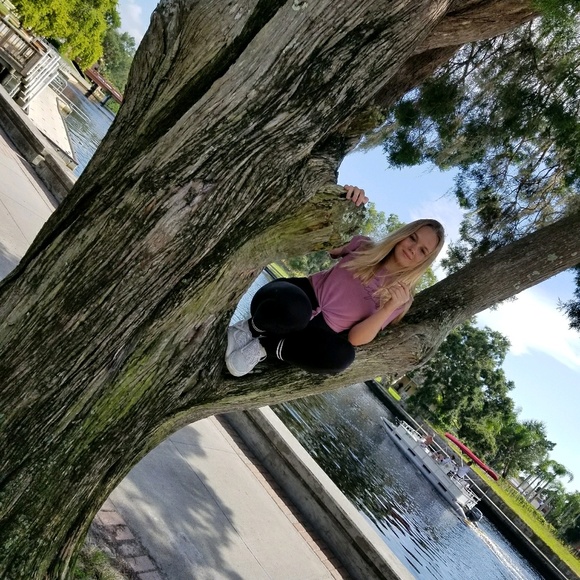 Meet your Posher, Brooke - Picture 1 of 1